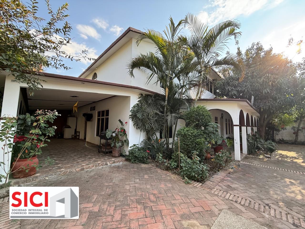 RENTA CASA AZTECA