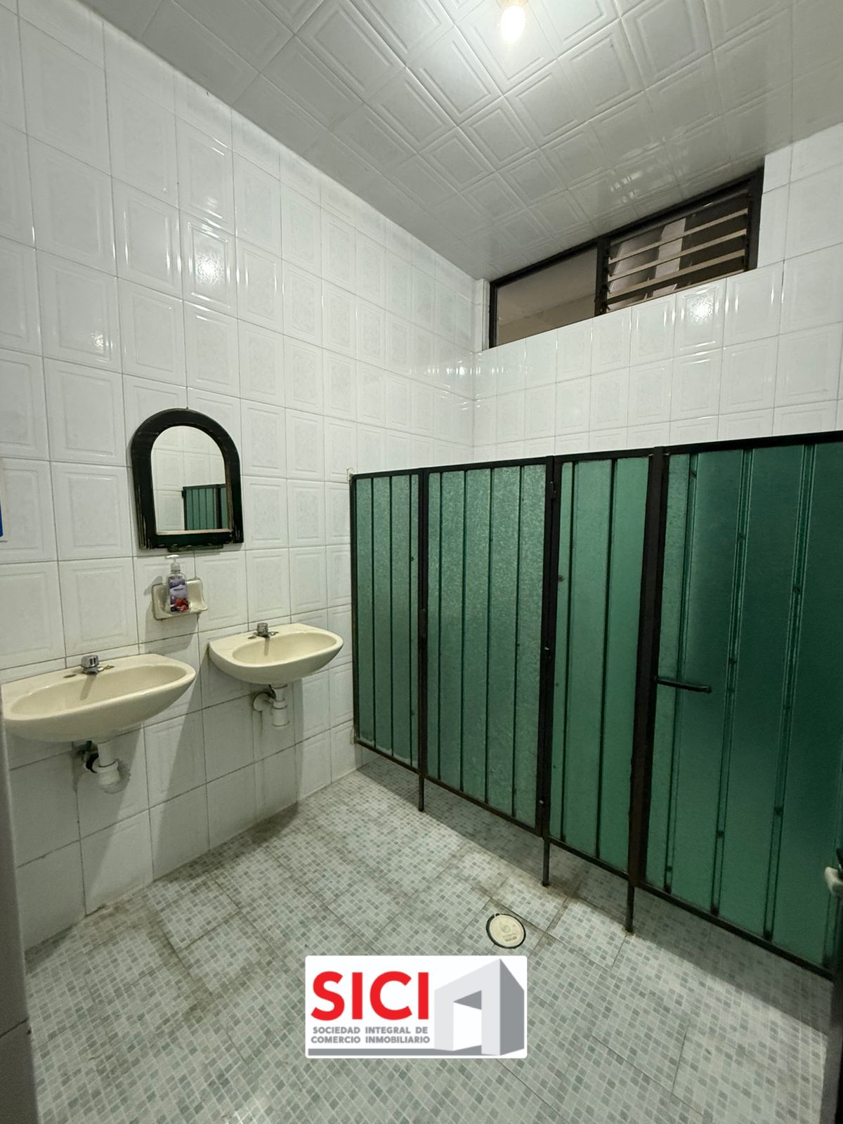 LOCAL COMERCIAL Av FERROCARRIL