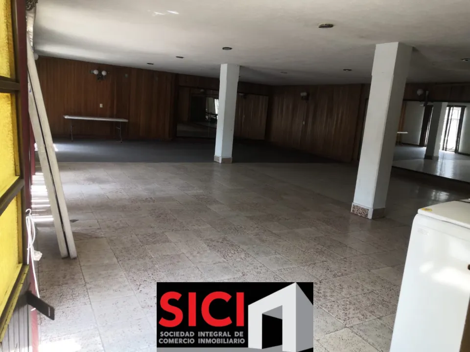 Espacio en renta 180m2 en  santa rosa